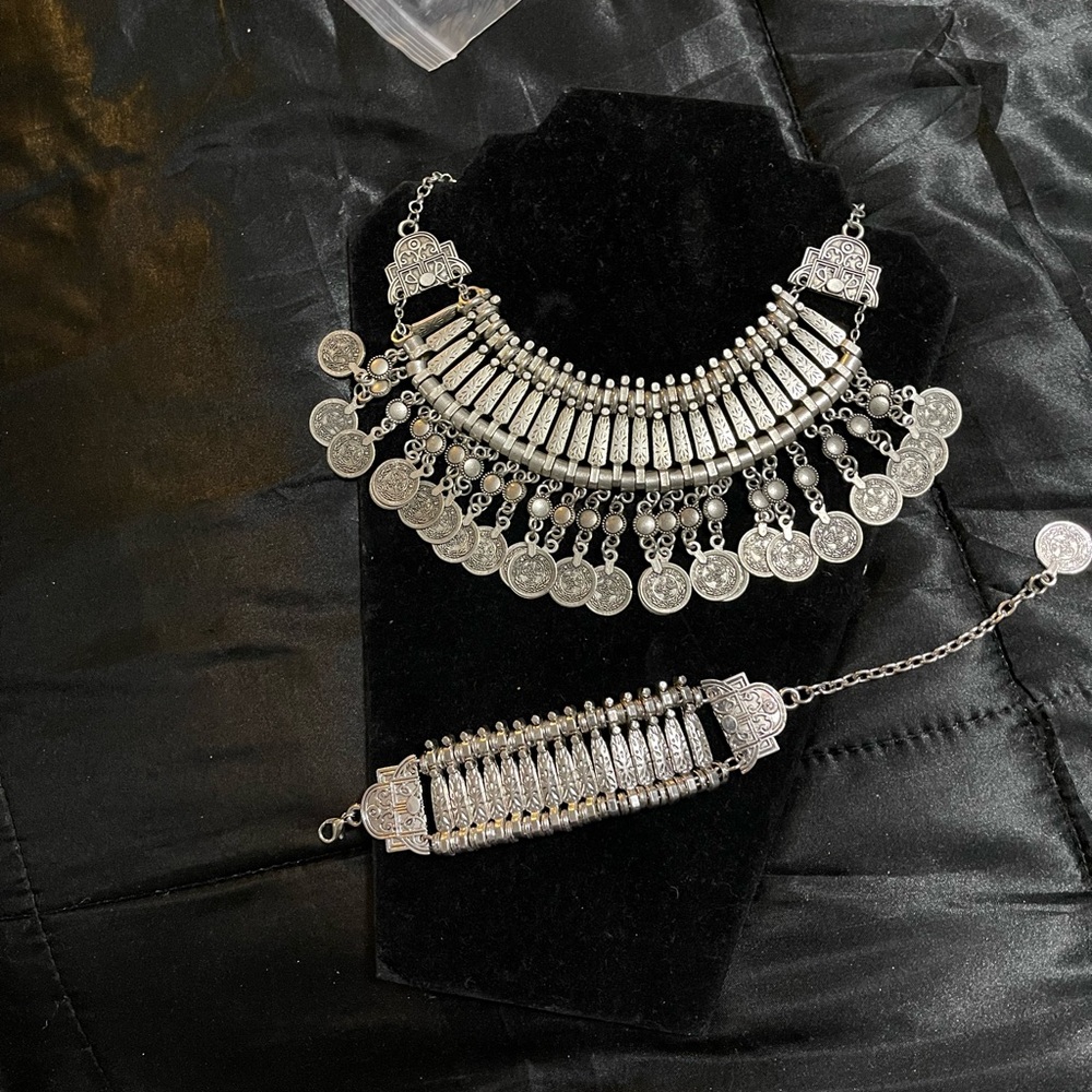 Elegant Silver Statement Necklace - Picture 6 of 7